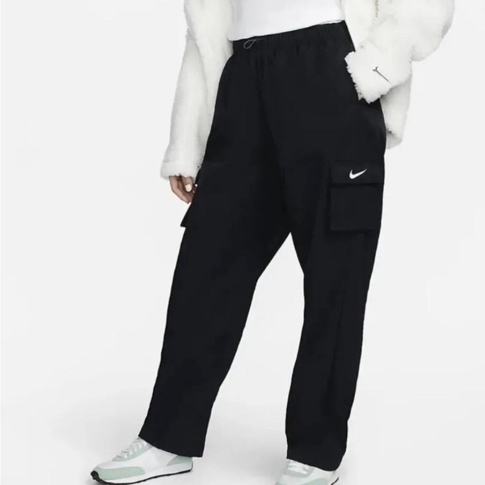 Nike Essential Women's High Rise Cargo Trousers Nylon Pants sz Small